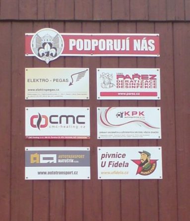 Podporují